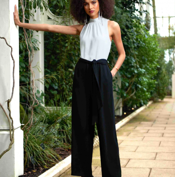 Jumpsuit Monokrom yang Anggun